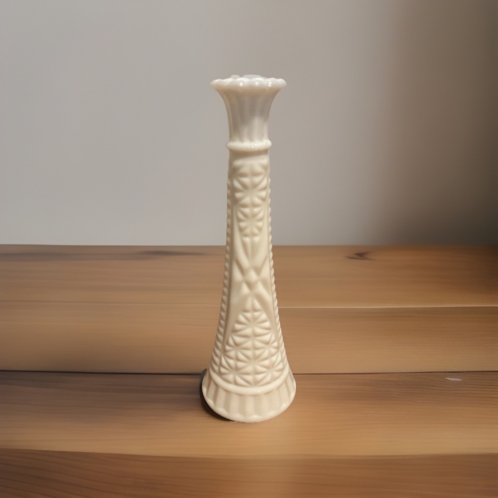 Anchor‎ Hocking Vintage Milk Glass Bud Vase 9-inch Stars and Bars Pattern